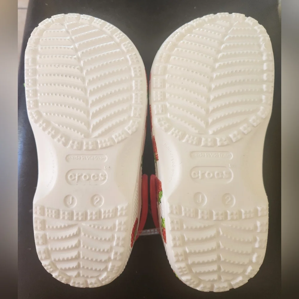 CROCS Kids Strawberry Pattern Clogs - White and Red - Picture 2 of 4